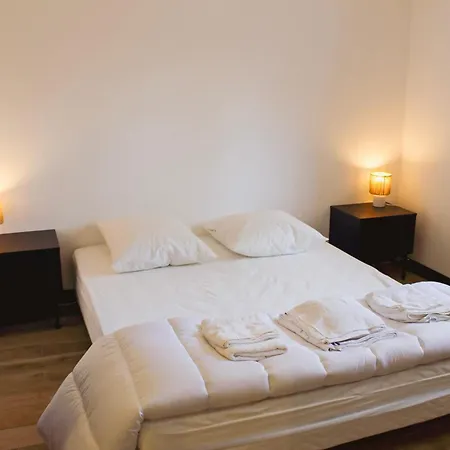 Maison Bleue 8 à 10pers Avec Piscine Feriehus
